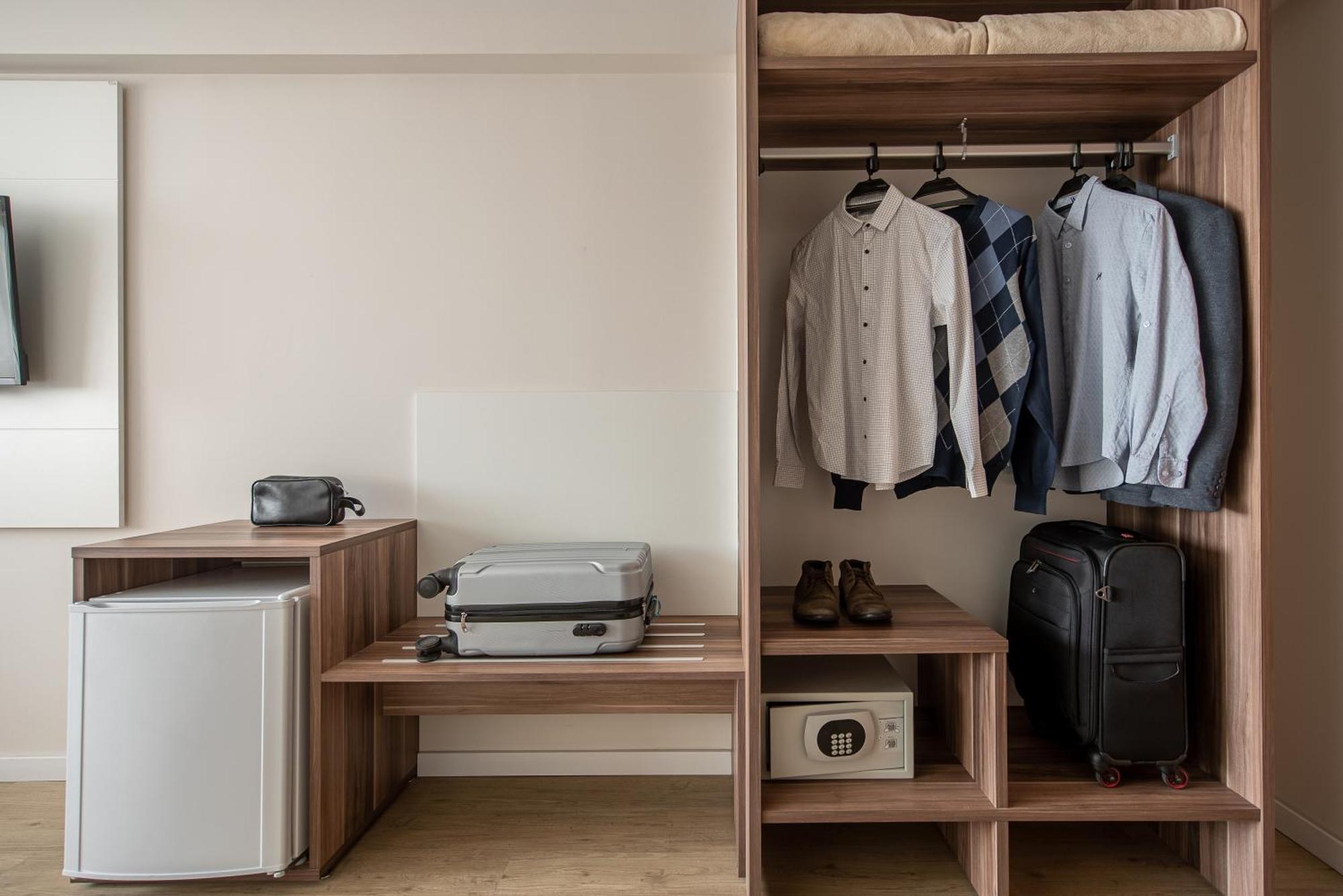 Quarto triplo de luxo com 3 camas de solteiro